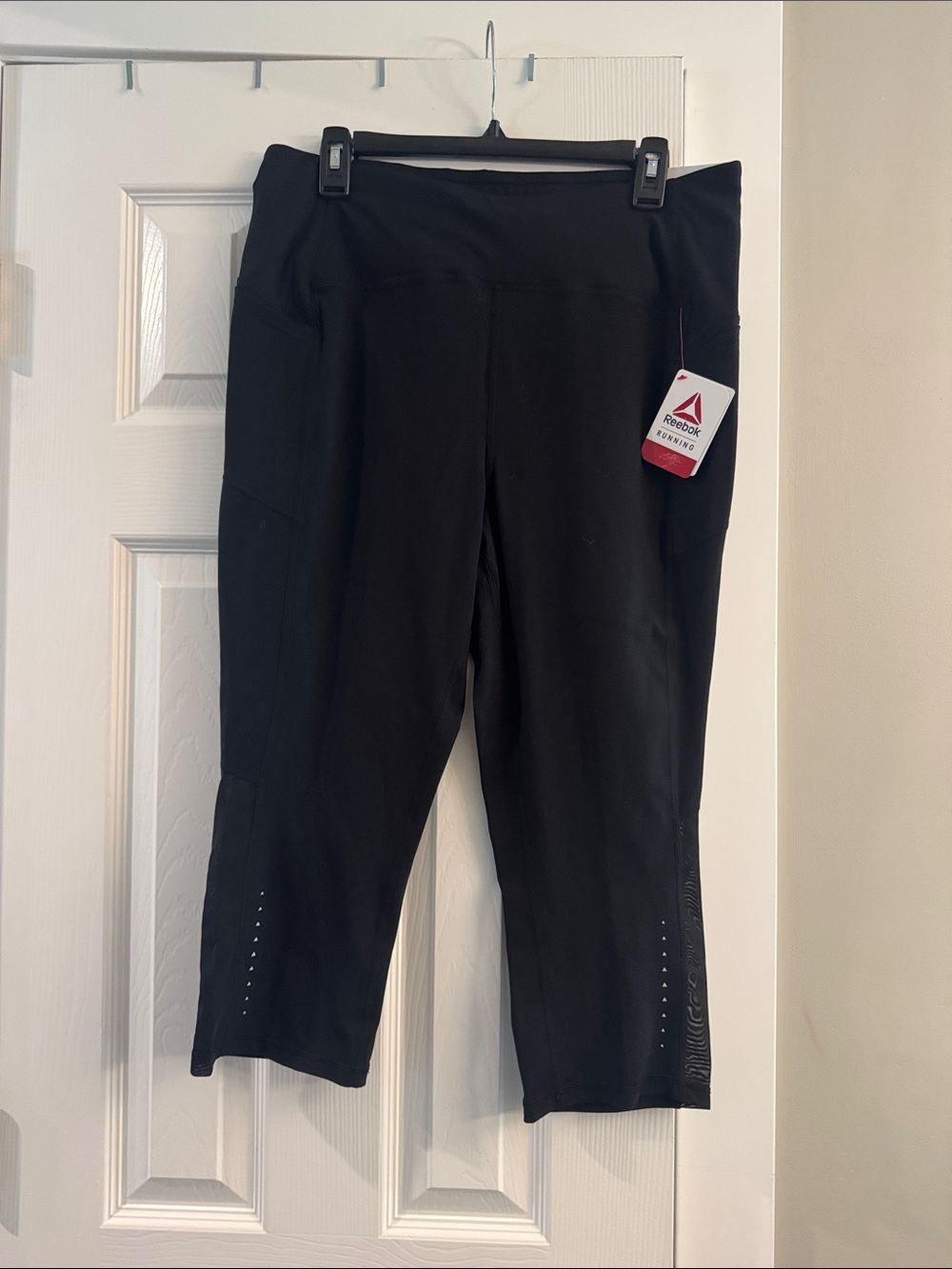 Reebok Black Capri Workout Leggings with Side Pockets